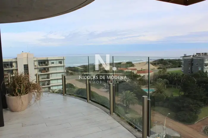 Vende apartamento de 2 dormitorios en Punta del Este