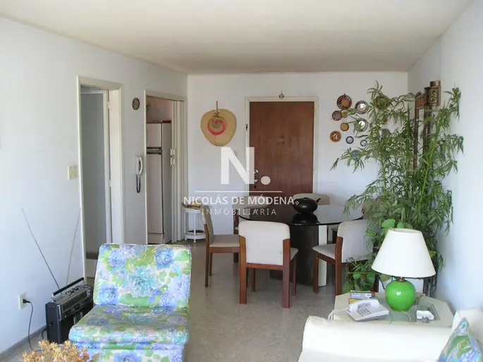 Vende apartamento de 3 dormitorios en Peninsula, con agradable vista.