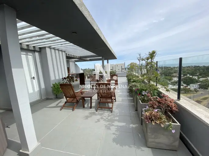 Vende apartamento PentHouse de 3 dormitorios en Maldonado.