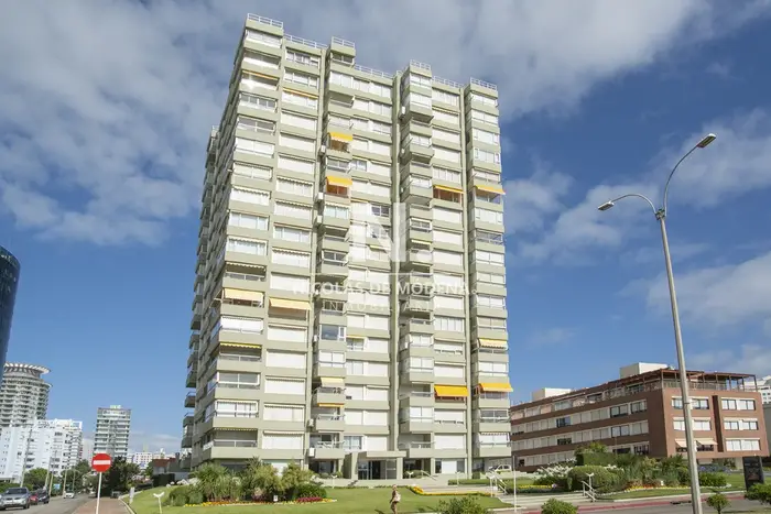 Hermoso apartamento en venta en edifico Malecon IV primera linea en mansa!
