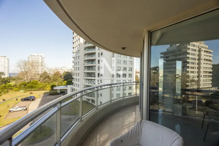 Vende apartamento con vista espectacular, de 3 dormitorios en Roosevelt, Punta del Este