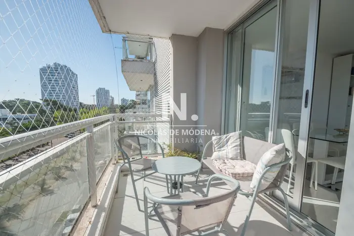 Vende apartamento de 3 dormitorios en Roosevelt, Punta del Este.
