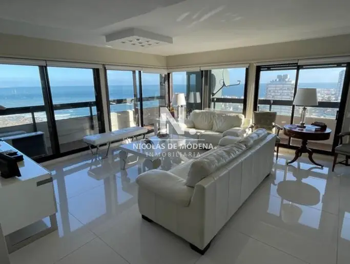 Vende apartamento en Península - Punta del Este de 5 dormitorios, con excelente vista.