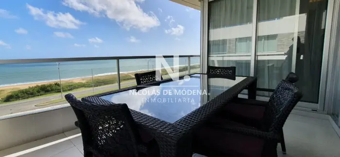 Apartamento en venta en Mansa, Punta del Este de 3 dormitorios.