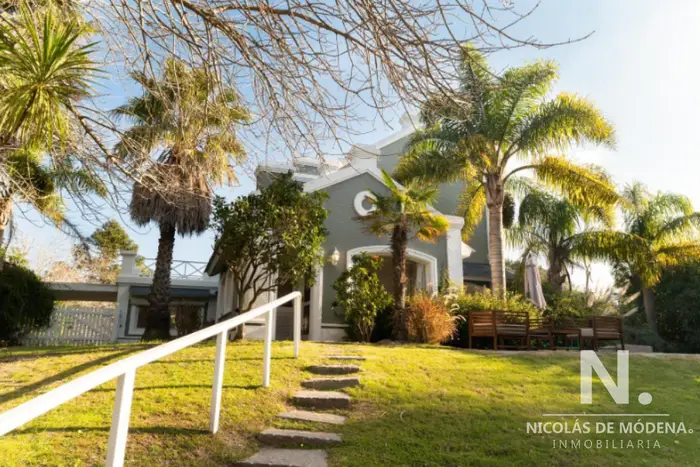 Se vende espectacular casa en Montoya, La Barra de 7 dormitorios.