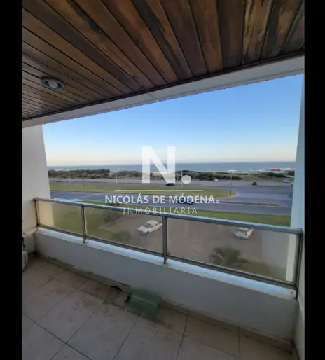 En alquiler apartamento de 2 dormitorios en Brava, frente al mar.