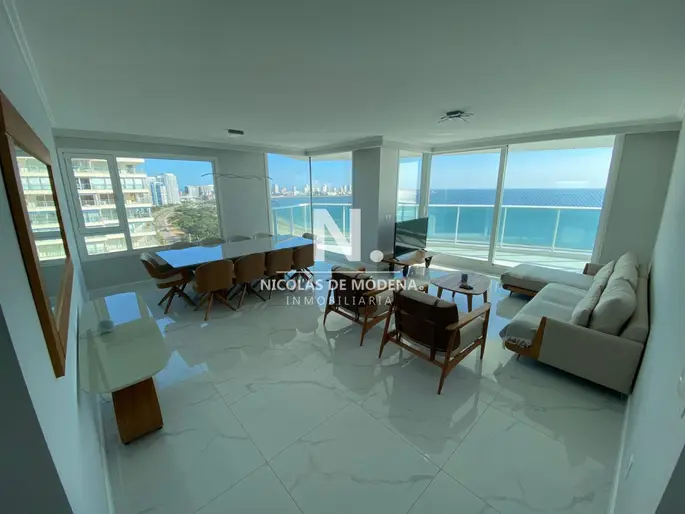Alquila apartamento en Mansa, Punta del Este con vista al mar de 3 dormitorios.