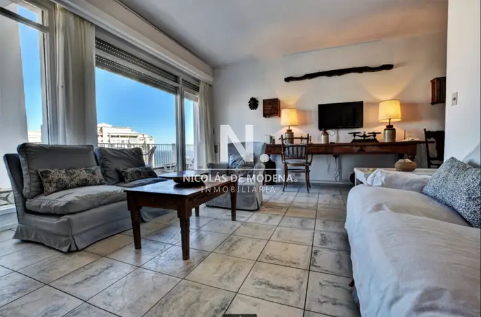 Vende apartamento de 3 dormitorios en Playa Mansa, Punta del Este