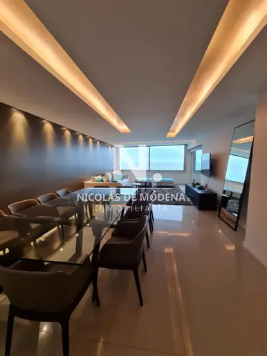 Apartamento de 3 domitorios en suite, frente al mar en Punta del Este.