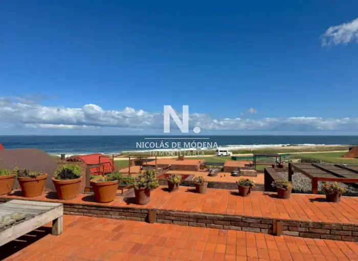 Alquila y vende apartamento de 3 dormitorios, terraza con parrillero propio en Manantiales.