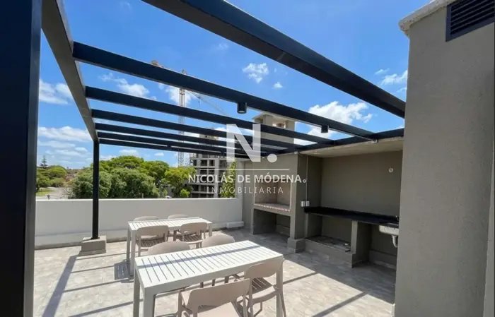 Venta Apartamento de 2 Dormitorios con Parrillero al frente en Malvin. Montevideo