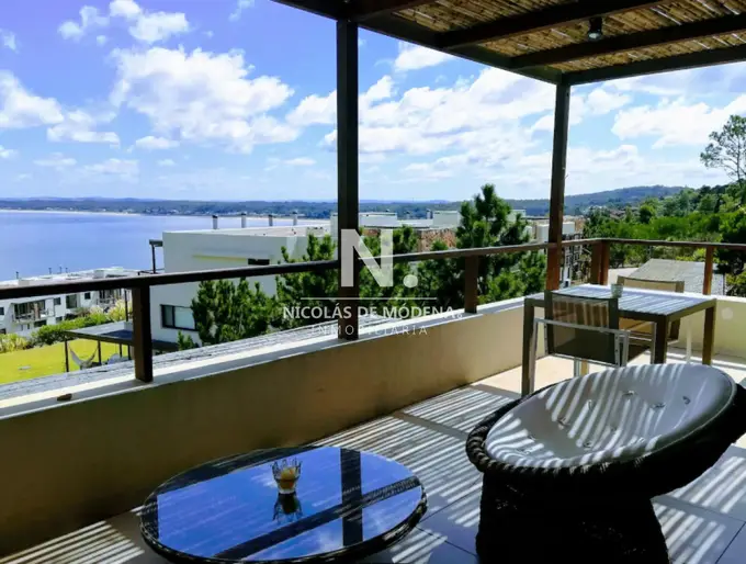 Vende apartamento de 2 dormitorios con vista al mar en Lomo de la Ballena.
