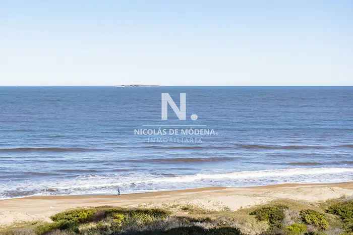 Torre Premium frente al mar, departamento de 3 dormitorios mas dep en venta, Punta del Este