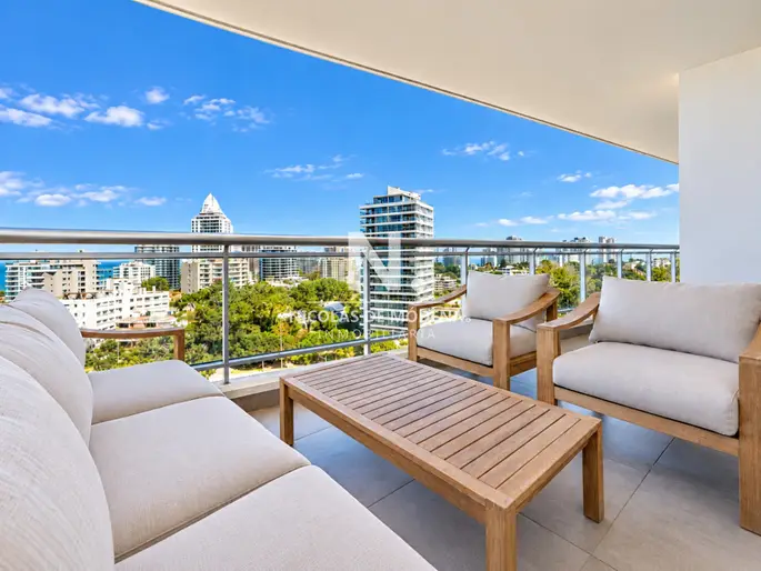Apartamento de 2 dormitorios en Punta del Este en venga, con vista al mar