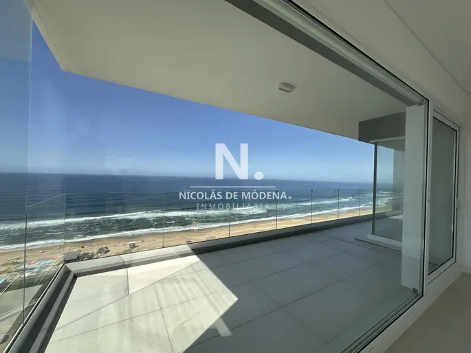 Vende apartamento de 4 dormitorios en Torre Le Parc, Punta del Este.