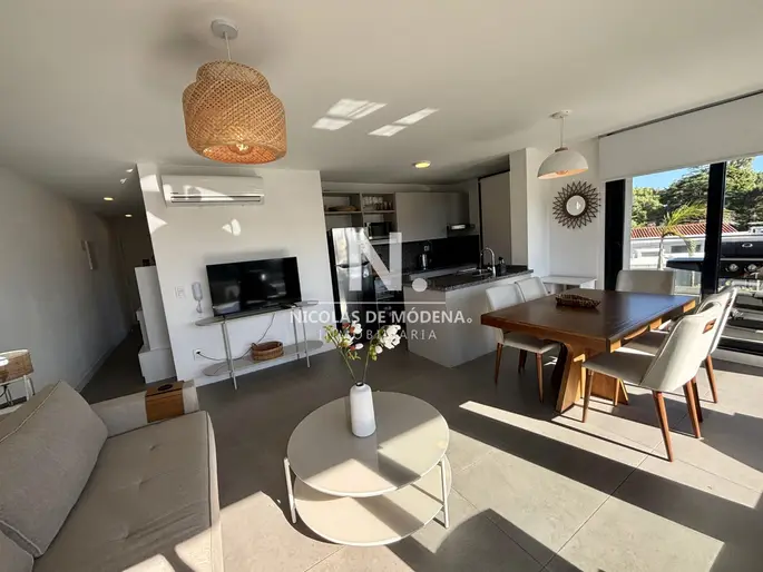 Vende apartamento en  Aidy Grill - Punta del Este de 2 dormitorios.