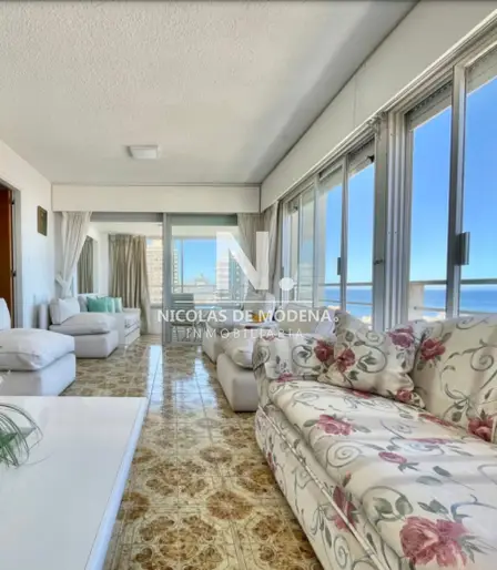 Vende Apartamento de 2 dormitorios en Punta del Este.