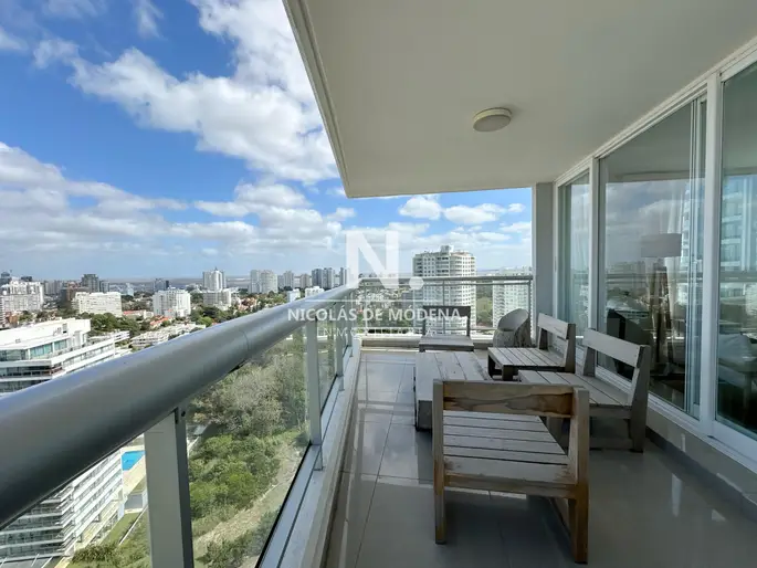 En venta apartamento con vista al mar en Punta del Este, de 2 dormitorios.