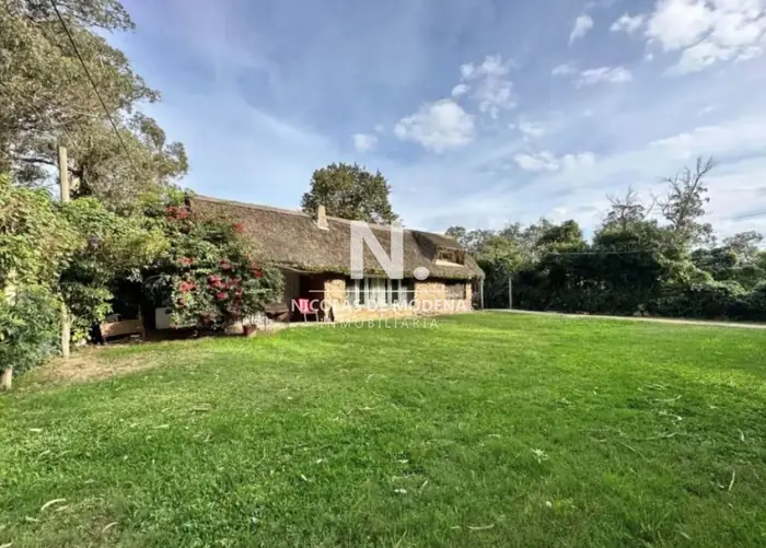 Vende casa en Punta del Este, de 6 dormitorios.