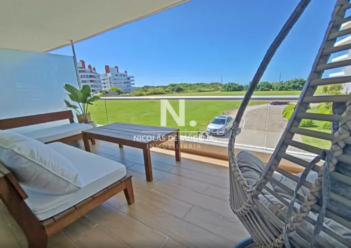 Vende espectacular Apartamento de 2 dormitorios frente al Océano en la Brava, Punta del Este
