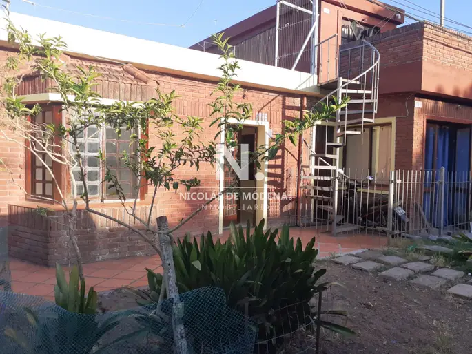 Casa en Maldonado: 4 Dormitorios, 3 Baños.