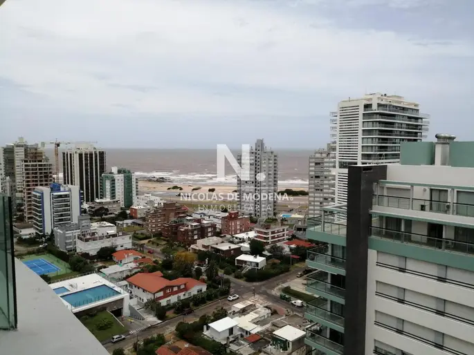 HERMOSO apartamento a metros de la playa mansa y a dos minutos del centro de la peninsula