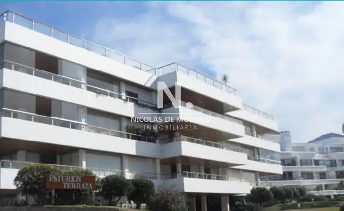 Vende espectacular apartamento con vista el mar de 3 dormitorios en suite, Punta del Este.