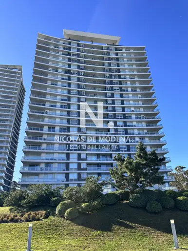 Vende departamento en Torre One II, Punta del este