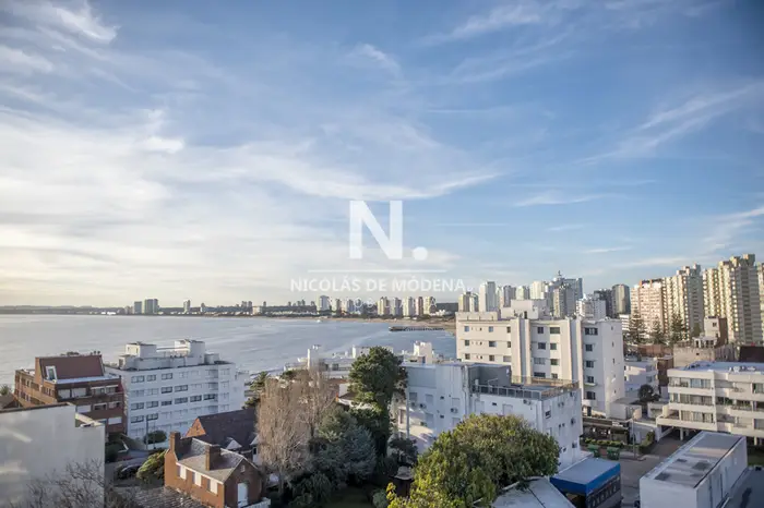 Vende departamento de 3 dormitorios con vista al Puerto, Punta del Este