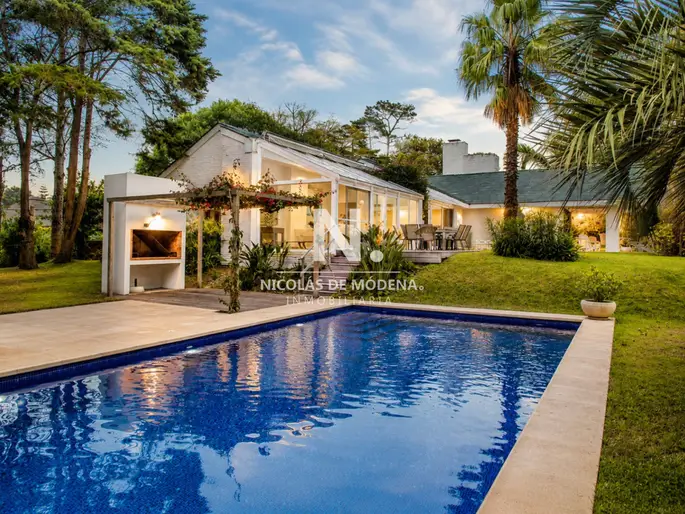 Elegante residencia en Venta en San Rafael proximo al mar