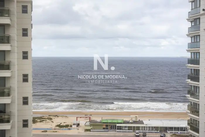 Increíble apartamento con excelente vista al mar. Torre Imperiale.