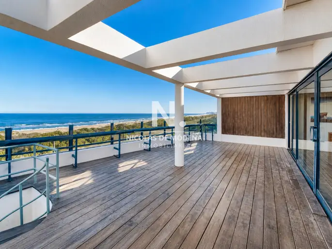 Hermoso penthouse con una ubicación privilegiada de la brava
