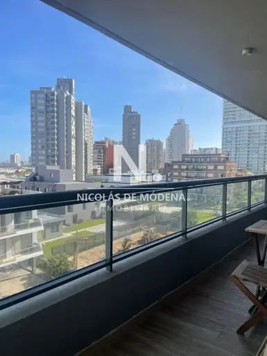 apartamento en alquiler de verano de 2 dormitorios con balcon con hermosa vista en Punta del Este