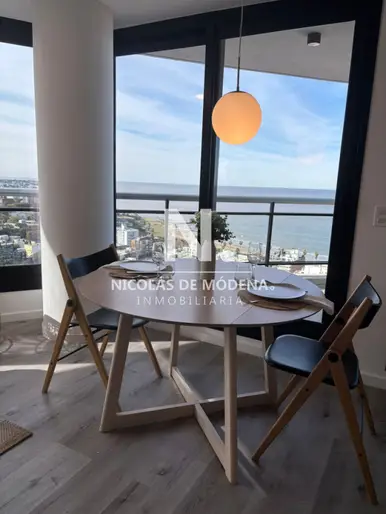 Venta Apartamento de 2 dormitorios Con Vistas Unicas en Buceo ,Montevideo.