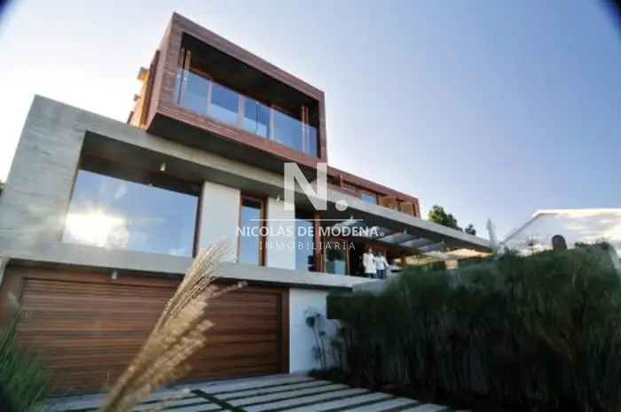Casa en venta 3 dormitorios, vista al mar 