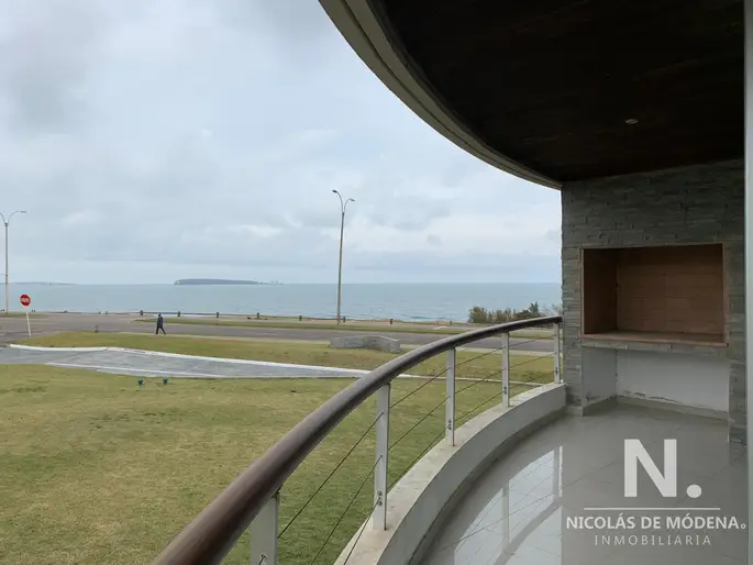 Departamento de 3 dormitorios en Torre Isabel, Punta del Este
