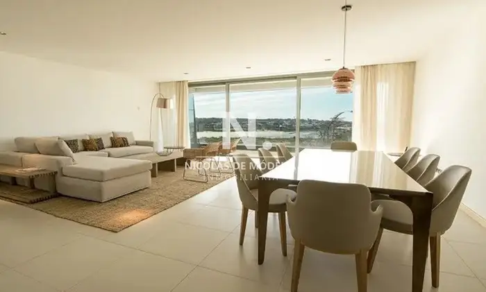 Venta departamento 3 dormitorios y dependencia en Playa Brava, Punta del Este