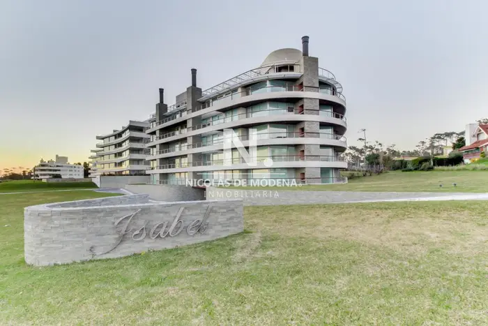 Venta de departamento de 2 dormitorios en Pinares, Punta del Este