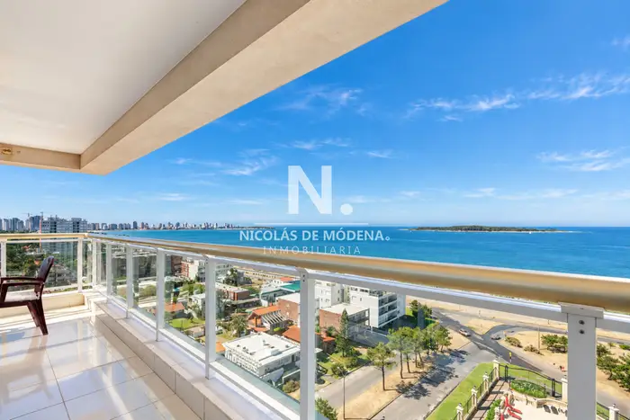 En venta apartamento de 3 dormitorios en suite en Punta del Este
