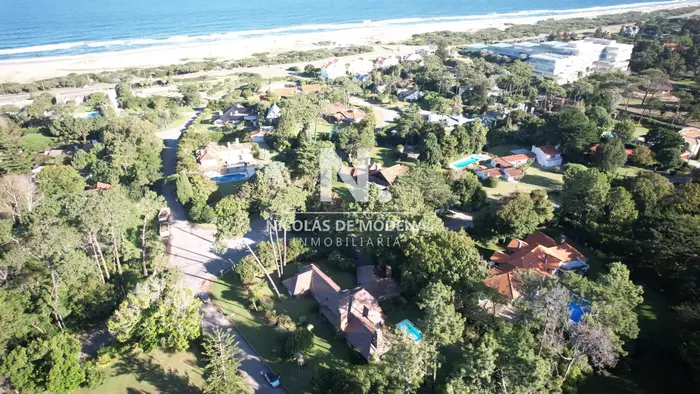 Hermosa mansión en Golf de 6 dormitorios , Punta del Este