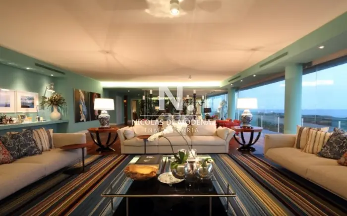 EXCLUSIVO EDIFICIO EN PUNTA DEL ESTE.