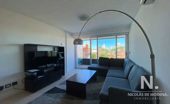 Departamento en venta de 3 dormitorios en Punta del Este.