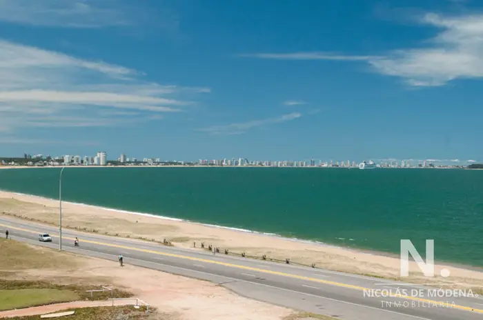 Departamento a estrenar en Playa Mansa.
