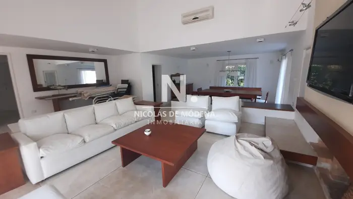 Exclusiva casa de 4 dormitorios con piscina en Punta del Este en venta