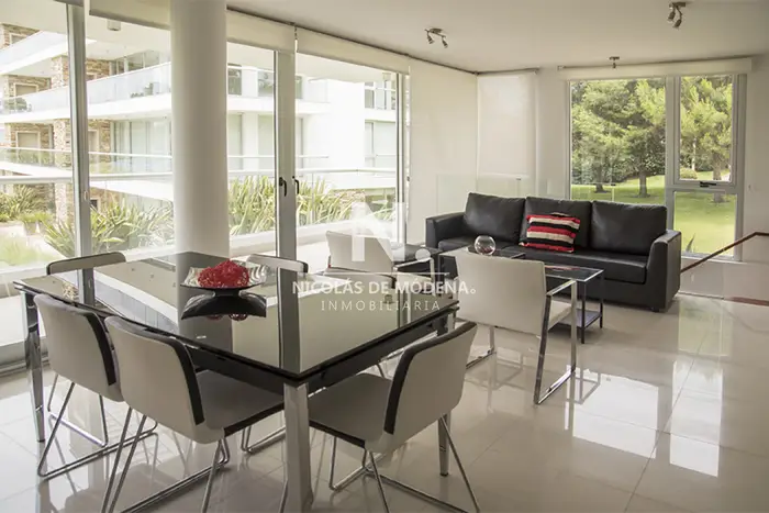 Departamento en venta en torre de categoría de 2 dormitorios en Brava, Punta del Este