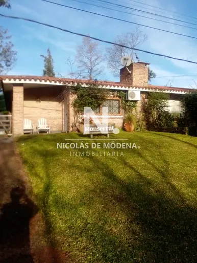 Casa de 3 dormitorios y servicio, cerca de la playa