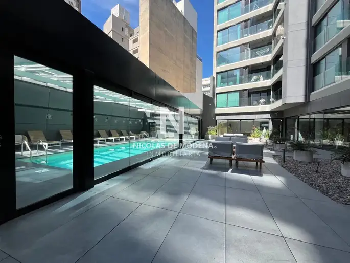 Venta Apartamento de 3 Dormitorios con cochera. Punta Carretas.