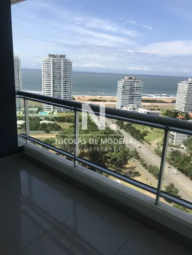 Apartamento en Torre One II. Al frente. unidad de 1 dormitorio en Punta del Este