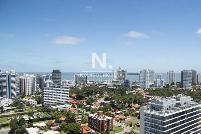 Departamento en venta, zona de playa Brava.