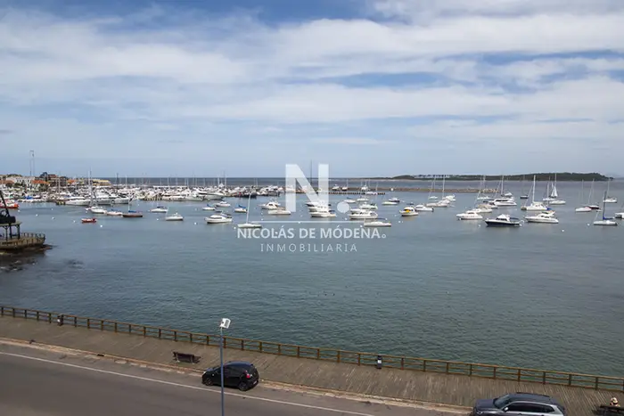 Departamento con vista al puerto.